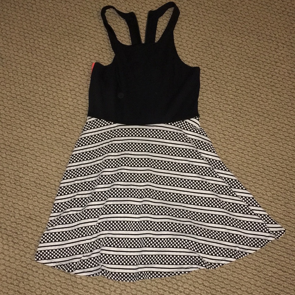 Black & white dress w/ hot pink peekaboo back